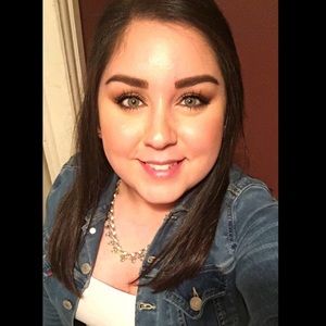 Meet your Posher, Orelia